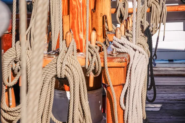 Masts and ropes of a large sailing ship — Stock Photo, Image