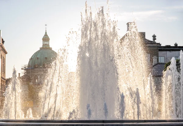 Szökőkutak Amalienborg palota előtt — Stock Fotó