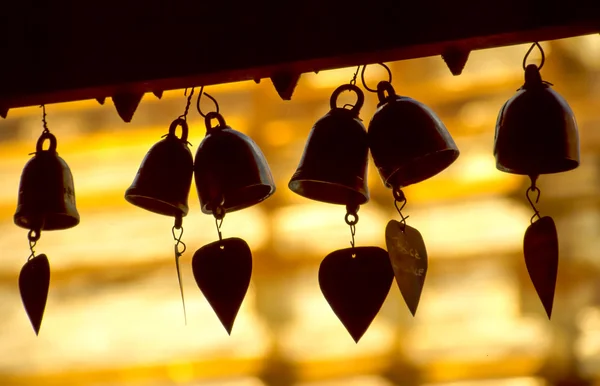 Sinos cardíacos no templo budista — Fotografia de Stock