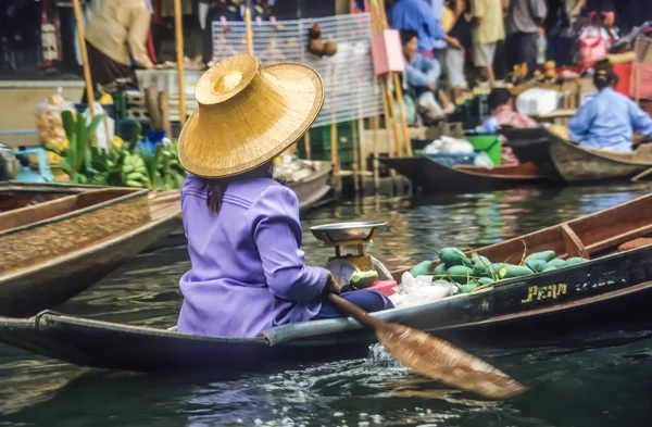 I mercati galleggianti di Damnoen Saduak — Foto Stock