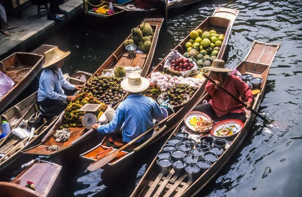 damnoen saduak yüzen pazarlar