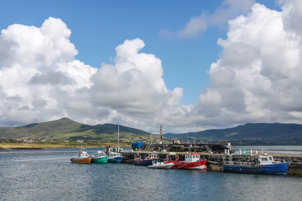 Barcos de pesca no porto de Valentia Island — Fotografia de Stock