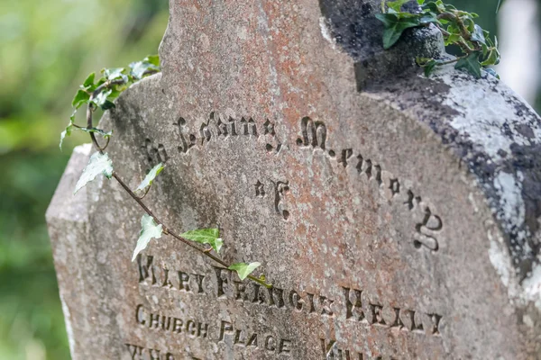 Vecchia pietra tombale irlandese — Foto Stock