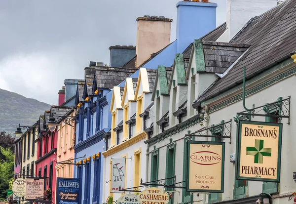 Colored houses facades in Kenmare — Stock Photo, Image