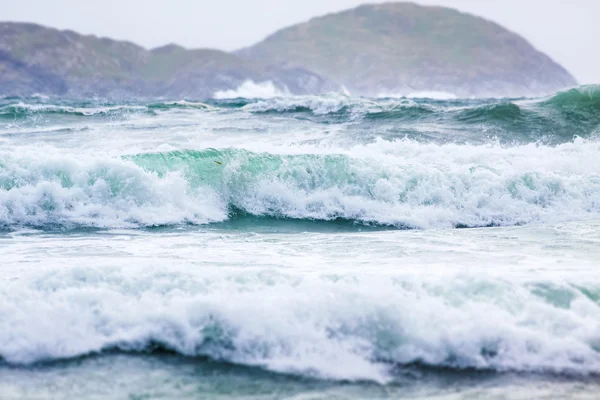 Olas en la playa de Derrynane — Foto de Stock