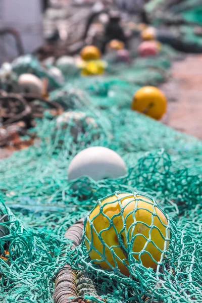 Fiskenät och bojar — Stockfoto