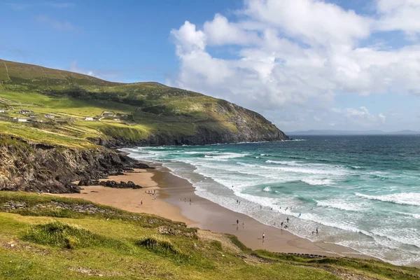 Praia e ondas no Slea Head — Fotografia de Stock