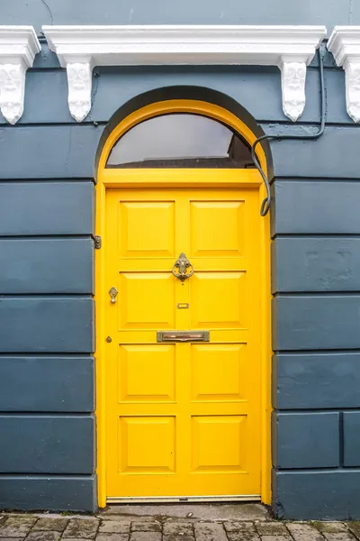 Yellow door — Stock Photo, Image