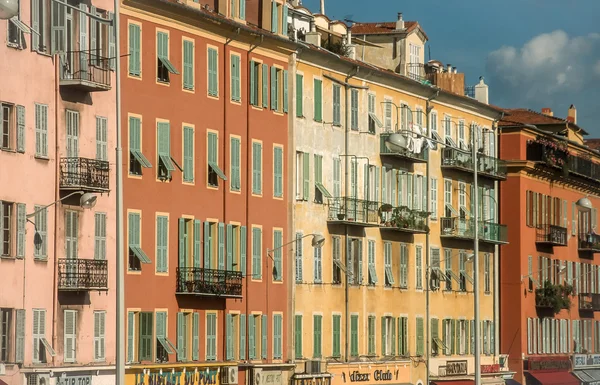 Rad av hus i den gamla hamnen i nice — Stockfoto