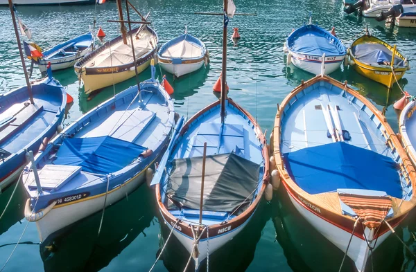 Träbåtar i hamnen i nice — Stockfoto