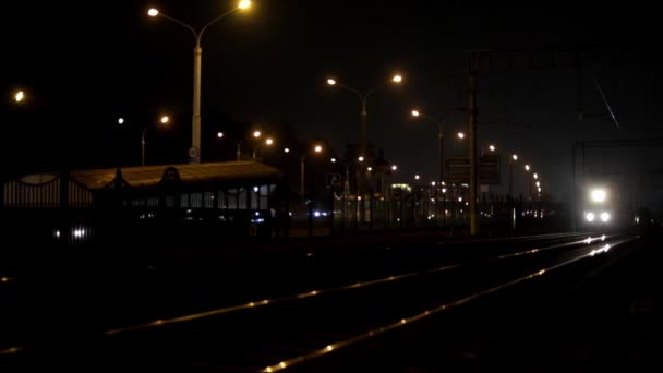 Tren Eléctrico Stadler Llega Estación Masiukovshchina Minsk Bielorrusia Noche Del — Vídeo de stock