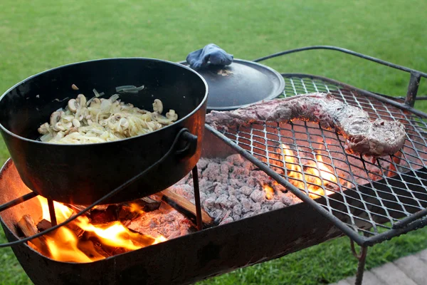 Braai et ve dökme demir tencere ile