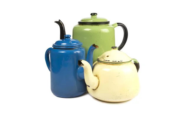 Комплект из трех антикварных чайников — стоковое фото