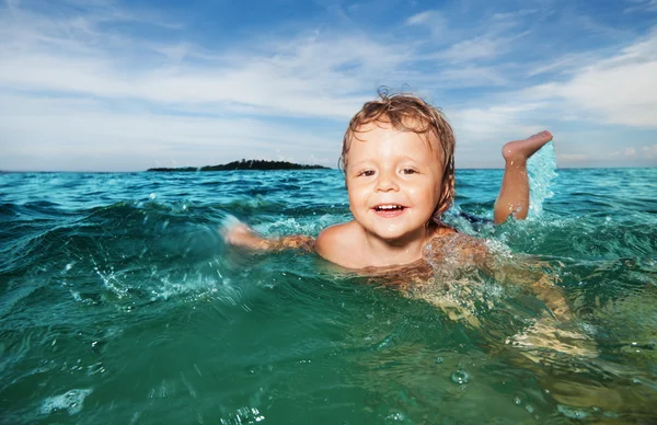 Καλοκαίρι, κολύμπι, διακοπές, παιδί — Φωτογραφία Αρχείου