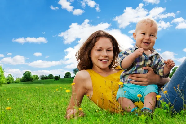 Famiglia nel parco — Foto Stock