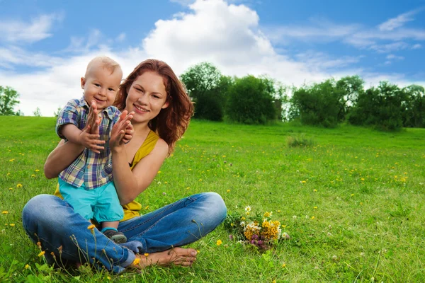 Having fun in the park — Stock Photo, Image