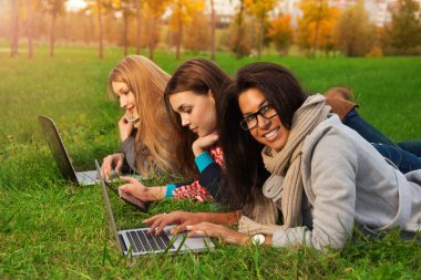 güneşli Öğle Yemeği