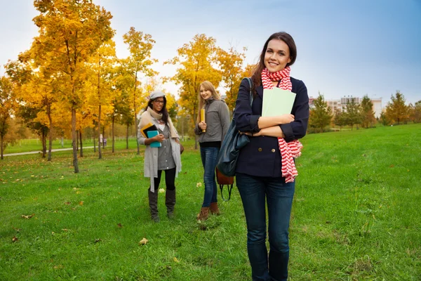 Nettes Mädchen Student mit Büchern — Stockfoto