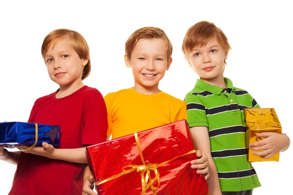 Tres amigos felices con regalos Fotos De Stock