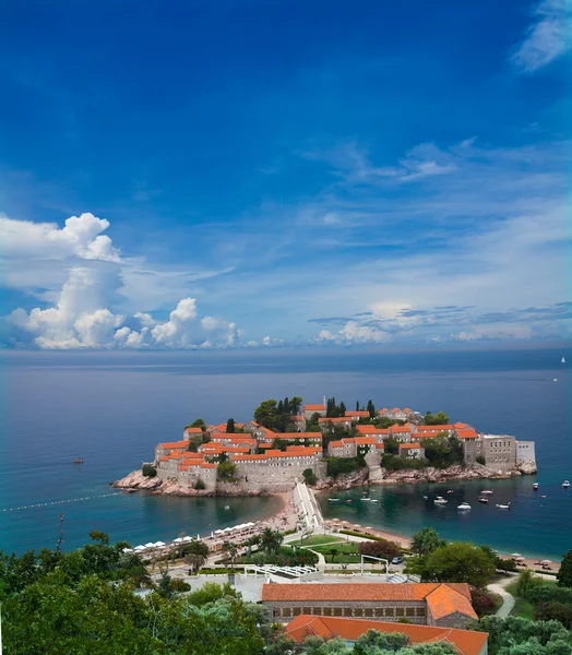 Linda península Sveti Stefan em Montenegro — Fotografia de Stock