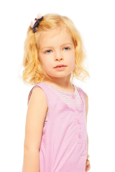 Porträtt av ung blond tjej med blå ögon — Stockfoto