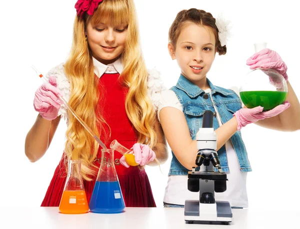Two girls and chemistry — Stock Photo, Image