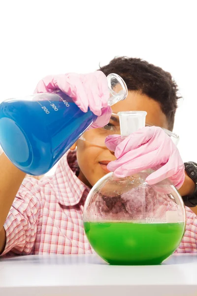 Mixing chemicals — Stock Photo, Image