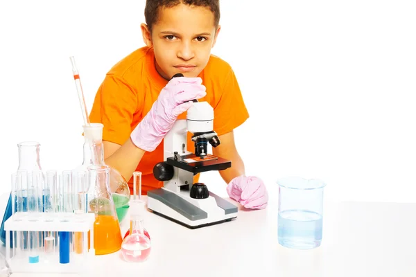 Klein wetenschapper kind — Stockfoto