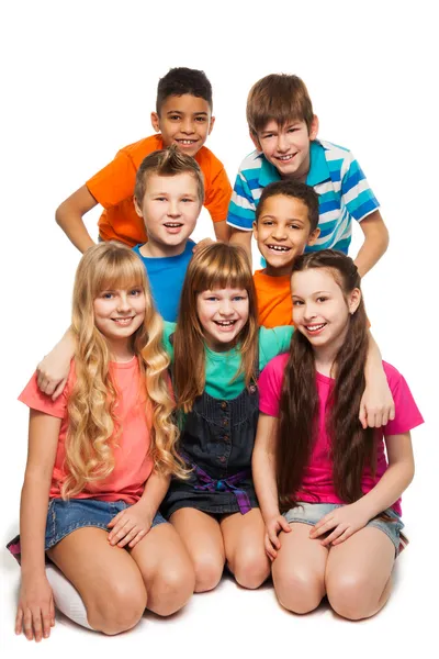 Groep van 7 kinderen samen — Stockfoto