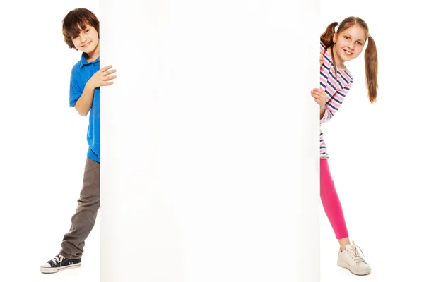 Two kids showing new blank advertising — Stock Photo, Image