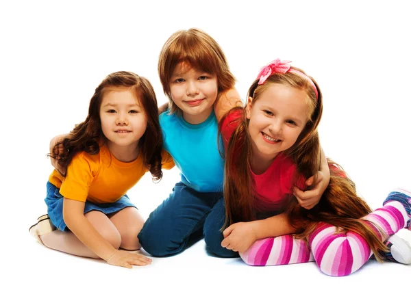 Pequeno grupo de crianças pequenas — Fotografia de Stock