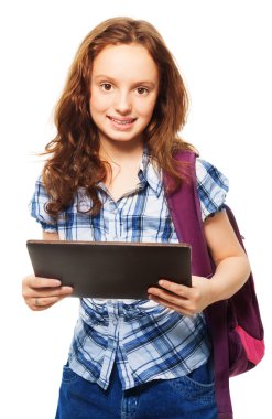 tablet pc ile akıllı gülümseyen kız