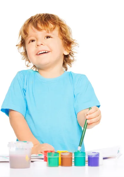 Gelukkig verlegen jongen schilderij — Stockfoto