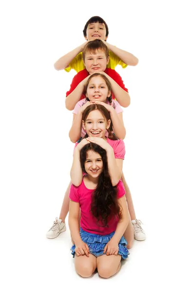 Fünf Kinder hintereinander — Stockfoto