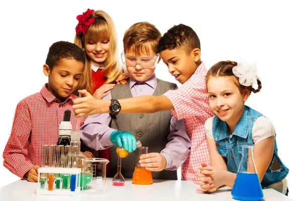 Enjoyment in chemistry class — Stock Photo, Image