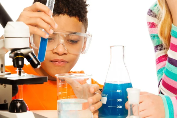 Rapaz e química — Fotografia de Stock