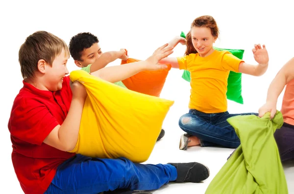 Fighting with pillows is fun — Stock Photo, Image