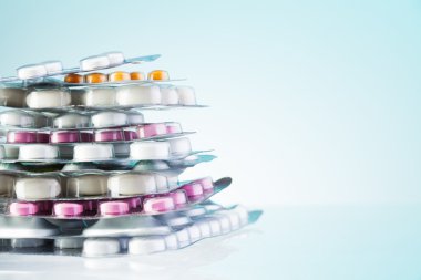 uyuşturucu paketlerinde tüm çocuk