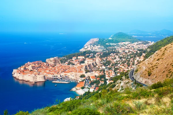 Dubrovnik old town and fortress walls — Stock Photo, Image