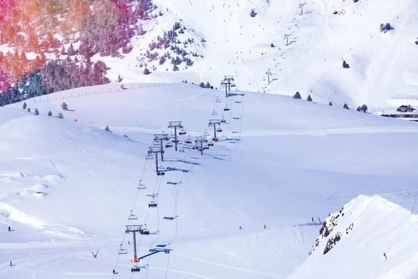 Utsikt över andorra ski lift — Stockfoto