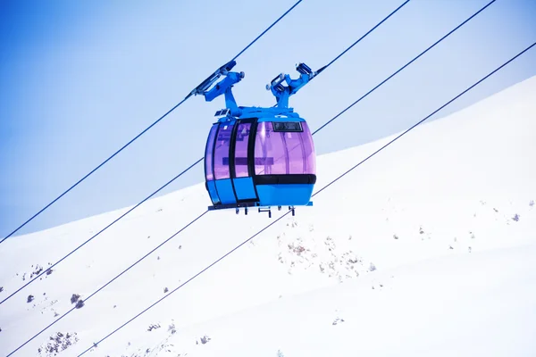 Cable car over the valley — Stock Photo, Image