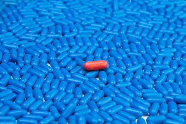 Red tablet and blue pills — Stock Photo, Image