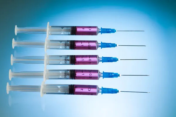 Injections in syringes with pink medicine — Stock Photo, Image