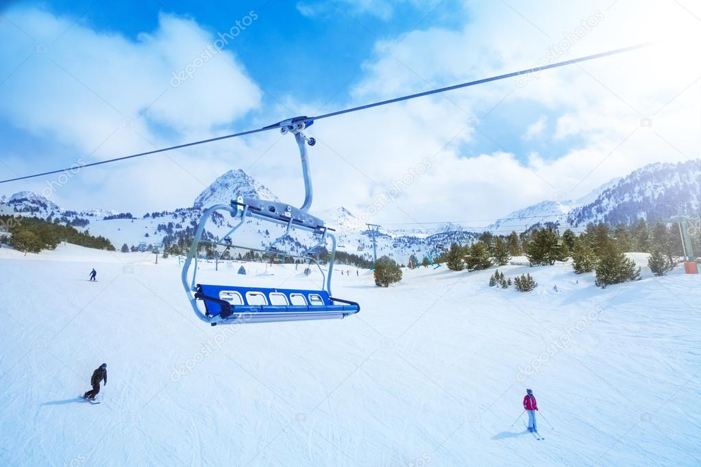 Ski lift seat