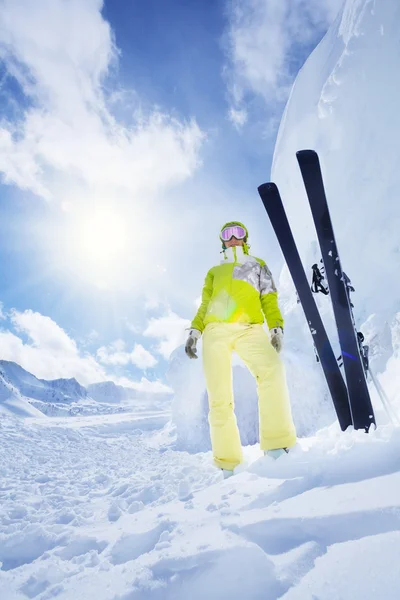 Viel Schnee ist gut fürs Skifahren — Stockfoto
