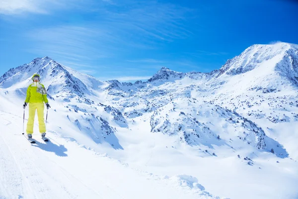 Skiing in mountains is so beautiful — Stock Photo, Image