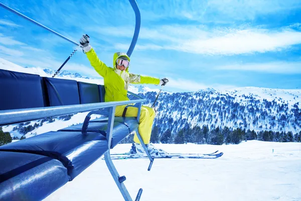 Spaß am Skifahren in den Bergen — Stockfoto