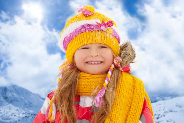 Retrato de invierno de niña —  Fotos de Stock