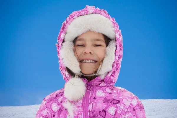Mutlu küçük kız kış portresi — Stok fotoğraf
