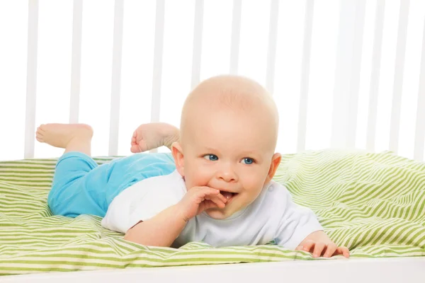 Bebé con picor en las encías —  Fotos de Stock